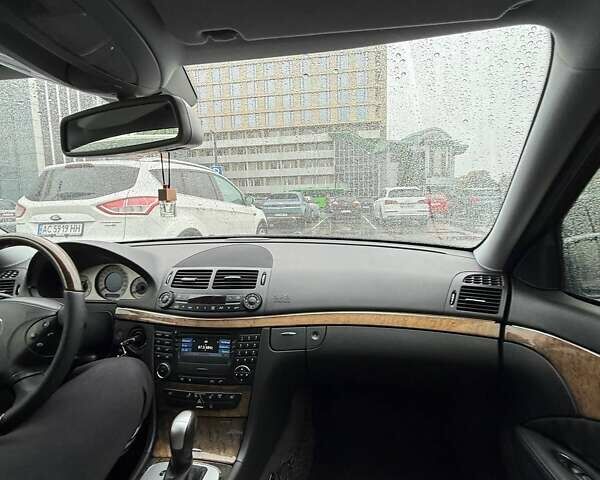 Синій Мерседес Е-Клас, об'ємом двигуна 3.2 л та пробігом 306 тис. км за 11000 $, фото 46 на Automoto.ua