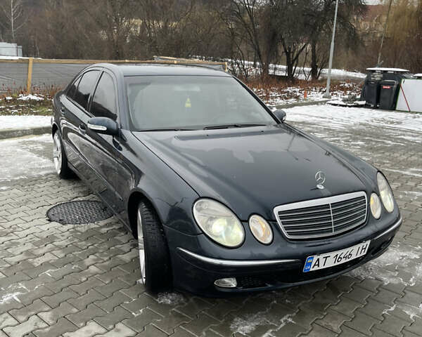 Синий Мерседес Е-Класс, объемом двигателя 2.2 л и пробегом 320 тыс. км за 6800 $, фото 6 на Automoto.ua