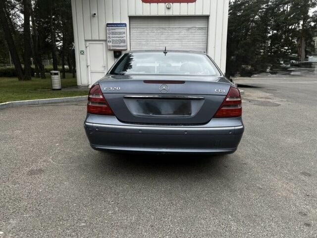 Синий Мерседес Е-Класс, объемом двигателя 3.2 л и пробегом 329 тыс. км за 4647 $, фото 7 на Automoto.ua