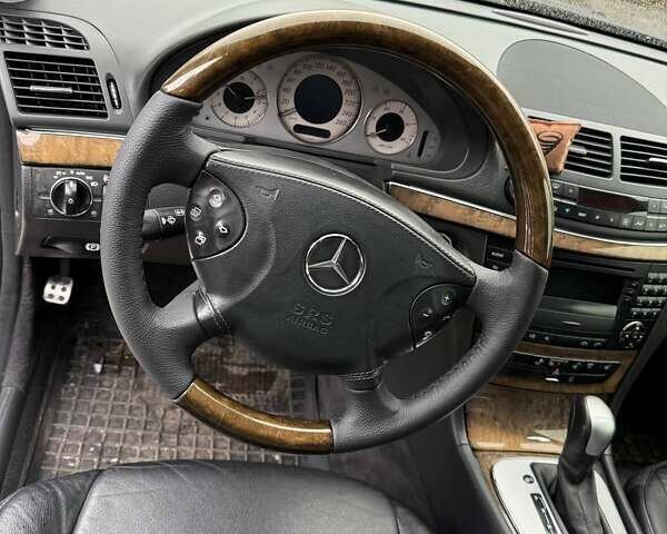 Синій Мерседес Е-Клас, об'ємом двигуна 3.2 л та пробігом 306 тис. км за 11000 $, фото 11 на Automoto.ua