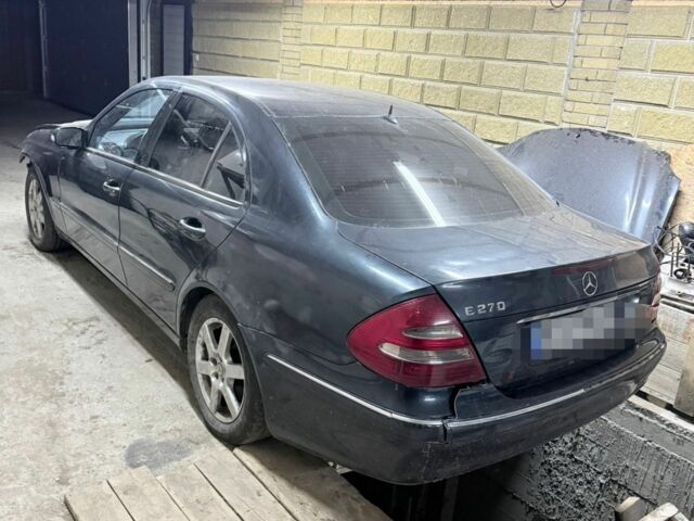 Синий Мерседес Е-Класс, объемом двигателя 2.7 л и пробегом 324 тыс. км за 3600 $, фото 2 на Automoto.ua