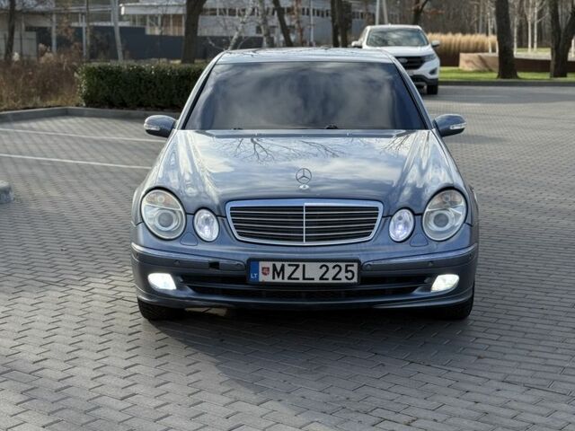 Синій Мерседес Е-Клас, об'ємом двигуна 2.2 л та пробігом 350 тис. км за 3599 $, фото 1 на Automoto.ua