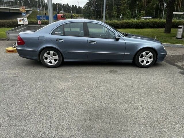 Синий Мерседес Е-Класс, объемом двигателя 3.2 л и пробегом 329 тыс. км за 4647 $, фото 6 на Automoto.ua