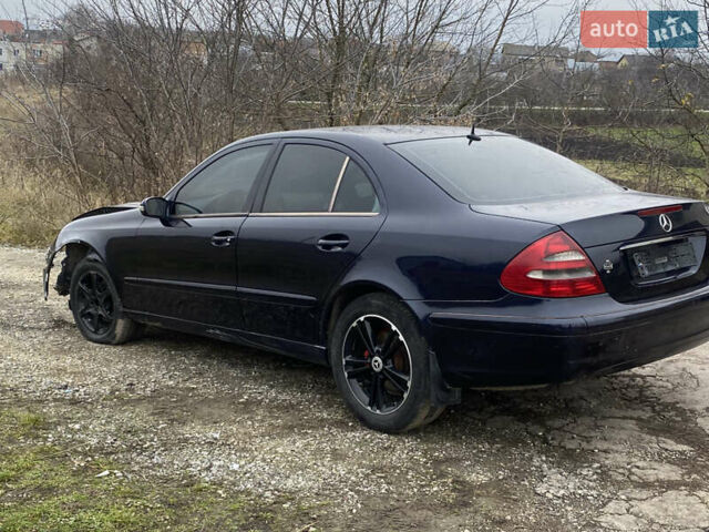 Синий Мерседес Е-Класс, объемом двигателя 2.15 л и пробегом 300 тыс. км за 3000 $, фото 2 на Automoto.ua