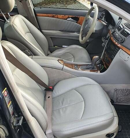 Синий Мерседес Е-Класс, объемом двигателя 2.7 л и пробегом 338 тыс. км за 7199 $, фото 6 на Automoto.ua