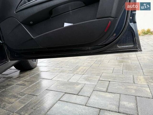 Синій Мерседес Е-Клас, об'ємом двигуна 3.2 л та пробігом 306 тис. км за 11000 $, фото 15 на Automoto.ua