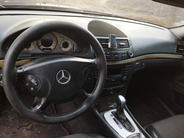 Синий Мерседес Е-Класс, объемом двигателя 2.7 л и пробегом 390 тыс. км за 4350 $, фото 5 на Automoto.ua