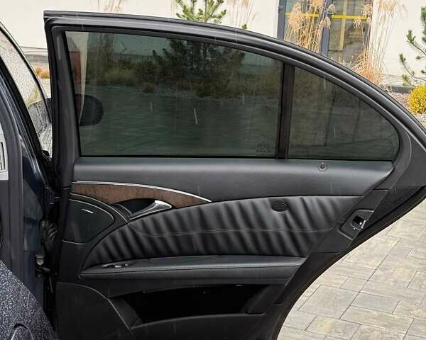 Синій Мерседес Е-Клас, об'ємом двигуна 3.2 л та пробігом 306 тис. км за 11000 $, фото 22 на Automoto.ua