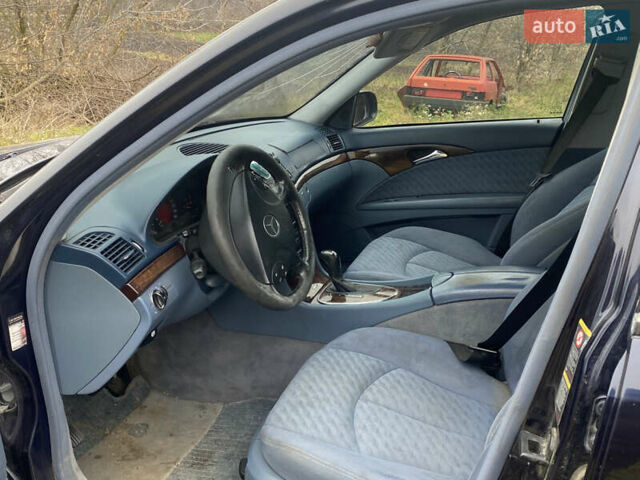 Синий Мерседес Е-Класс, объемом двигателя 2.15 л и пробегом 300 тыс. км за 3000 $, фото 13 на Automoto.ua