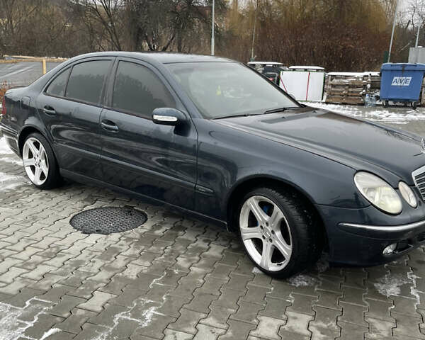 Синий Мерседес Е-Класс, объемом двигателя 2.2 л и пробегом 320 тыс. км за 6800 $, фото 1 на Automoto.ua
