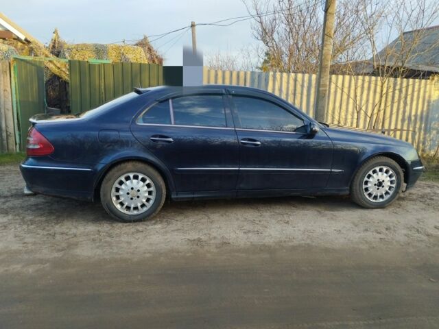 Синий Мерседес Е-Класс, объемом двигателя 2.7 л и пробегом 390 тыс. км за 4350 $, фото 2 на Automoto.ua