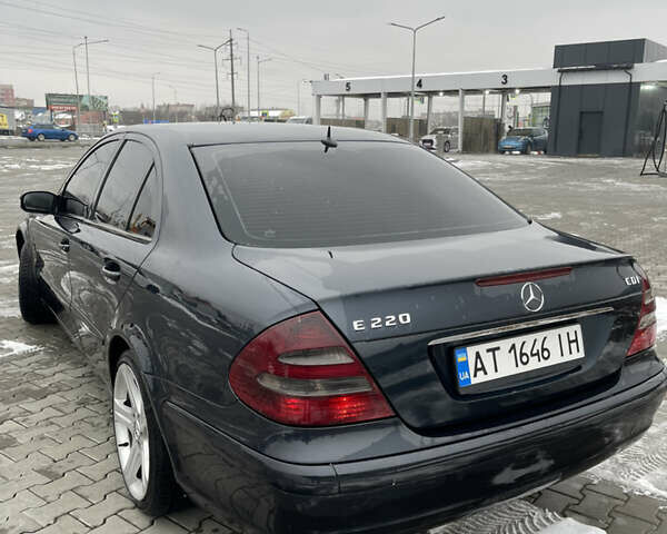 Синий Мерседес Е-Класс, объемом двигателя 2.2 л и пробегом 320 тыс. км за 6800 $, фото 3 на Automoto.ua