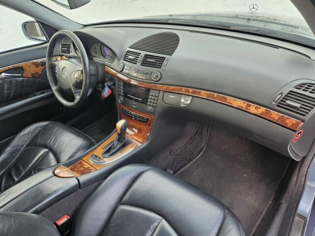 Синий Мерседес Е-Класс, объемом двигателя 2.7 л и пробегом 400 тыс. км за 2800 $, фото 13 на Automoto.ua