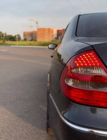 Синій Мерседес Е-Клас, об'ємом двигуна 3.2 л та пробігом 306 тис. км за 11000 $, фото 30 на Automoto.ua