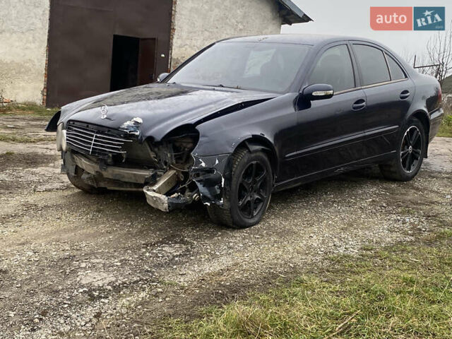 Синий Мерседес Е-Класс, объемом двигателя 2.15 л и пробегом 300 тыс. км за 3000 $, фото 4 на Automoto.ua