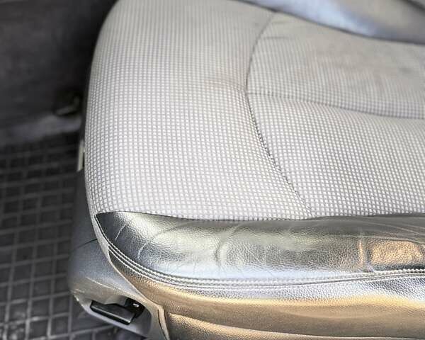 Синий Мерседес Е-Класс, объемом двигателя 2.1 л и пробегом 362 тыс. км за 8700 $, фото 13 на Automoto.ua