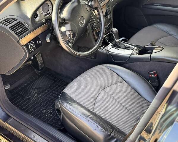 Синий Мерседес Е-Класс, объемом двигателя 2.1 л и пробегом 362 тыс. км за 8700 $, фото 16 на Automoto.ua