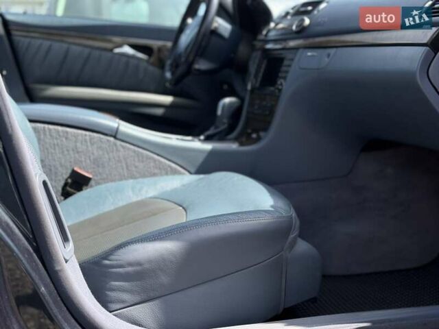 Мерседес Е-Клас 2005 у Львові на Automoto.ua Синій Мерседес Е-Клас, об'ємом двигуна 3.5 л та пробігом 318 тис. км за 8000 $, фото 24 на Automoto.ua