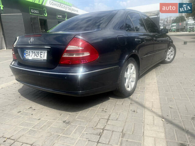 Синий Мерседес Е-Класс, объемом двигателя 1.8 л и пробегом 272 тыс. км за 6999 $, фото 2 на Automoto.ua