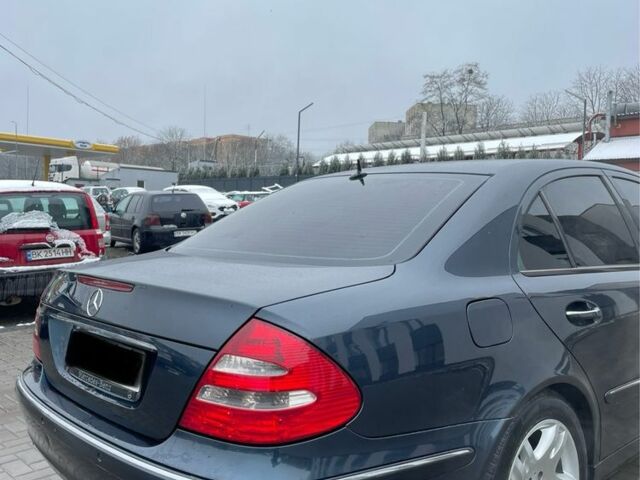Синій Мерседес Е-Клас, об'ємом двигуна 3.2 л та пробігом 340 тис. км за 3999 $, фото 2 на Automoto.ua