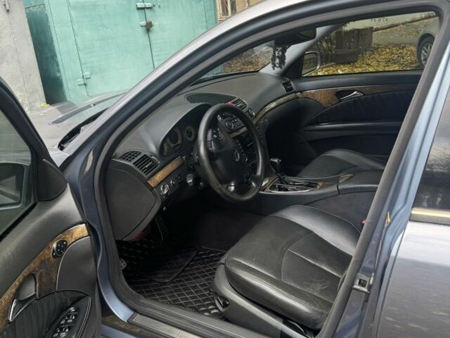 Синій Мерседес Е-Клас, об'ємом двигуна 3.2 л та пробігом 300 тис. км за 4800 $, фото 6 на Automoto.ua