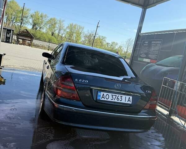 Синій Мерседес Е-Клас, об'ємом двигуна 2.1 л та пробігом 320 тис. км за 6800 $, фото 1 на Automoto.ua