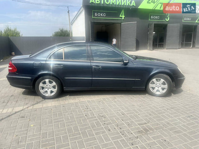 Синий Мерседес Е-Класс, объемом двигателя 1.8 л и пробегом 272 тыс. км за 6999 $, фото 1 на Automoto.ua