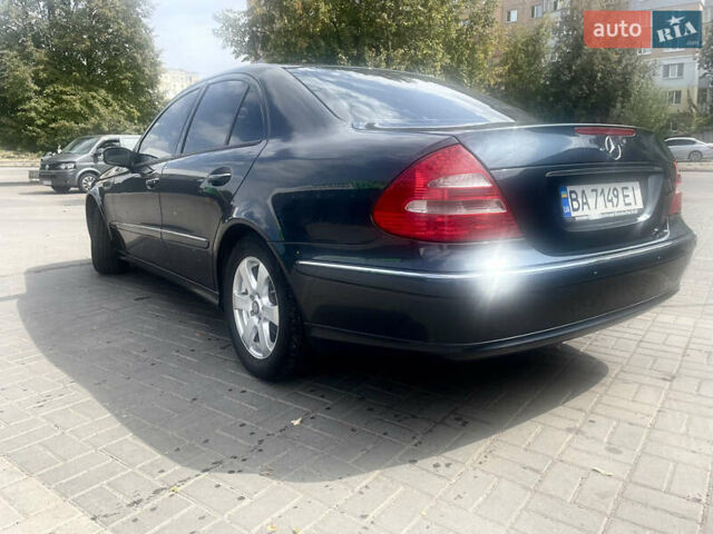 Синий Мерседес Е-Класс, объемом двигателя 1.8 л и пробегом 272 тыс. км за 6999 $, фото 4 на Automoto.ua