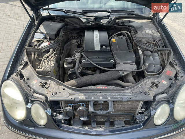 Синий Мерседес Е-Класс, объемом двигателя 1.8 л и пробегом 272 тыс. км за 6999 $, фото 20 на Automoto.ua