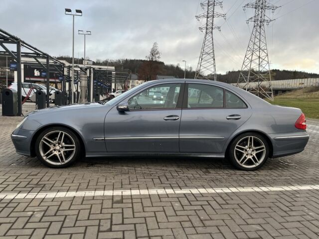 Синий Мерседес Е-Класс, объемом двигателя 3.2 л и пробегом 329 тыс. км за 4639 $, фото 1 на Automoto.ua