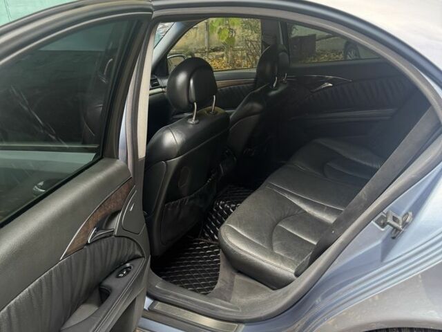 Синій Мерседес Е-Клас, об'ємом двигуна 3.2 л та пробігом 300 тис. км за 4800 $, фото 7 на Automoto.ua