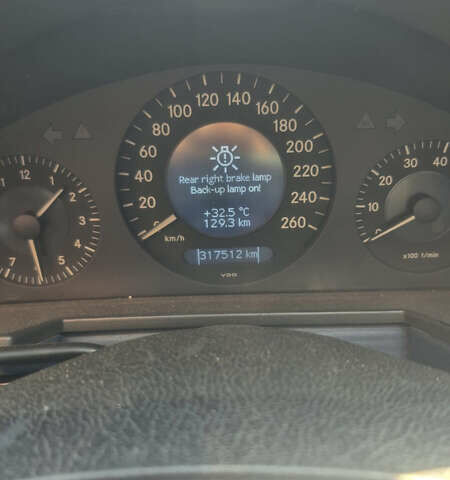 Синий Мерседес Е-Класс, объемом двигателя 1.8 л и пробегом 310 тыс. км за 7000 $, фото 6 на Automoto.ua
