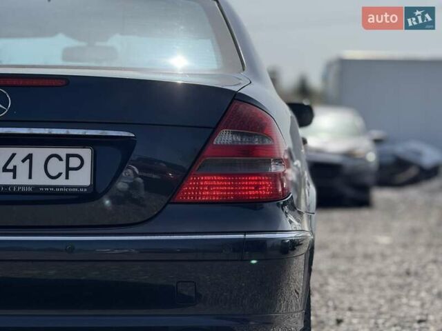Мерседес Е-Клас 2005 у Львові на Automoto.ua Синій Мерседес Е-Клас, об'ємом двигуна 3.5 л та пробігом 318 тис. км за 8000 $, фото 2 на Automoto.ua