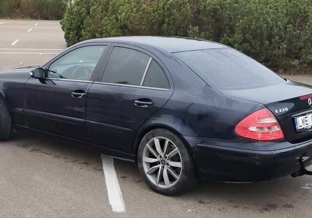 Синий Мерседес Е-Класс, объемом двигателя 0 л и пробегом 219 тыс. км за 2600 $, фото 4 на Automoto.ua
