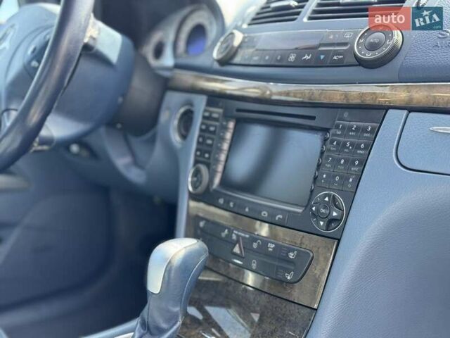 Мерседес Е-Клас 2005 у Львові на Automoto.ua Синій Мерседес Е-Клас, об'ємом двигуна 3.5 л та пробігом 318 тис. км за 8000 $, фото 18 на Automoto.ua