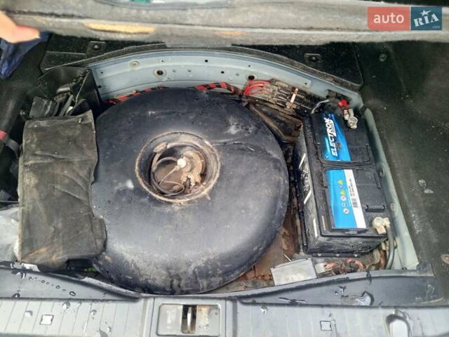 Синий Мерседес Е-Класс, объемом двигателя 1.8 л и пробегом 323 тыс. км за 5500 $, фото 16 на Automoto.ua