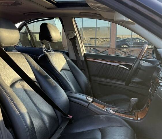 Синий Мерседес Е-Класс, объемом двигателя 3.2 л и пробегом 320 тыс. км за 3999 $, фото 3 на Automoto.ua