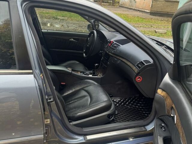 Синій Мерседес Е-Клас, об'ємом двигуна 3.2 л та пробігом 300 тис. км за 4800 $, фото 5 на Automoto.ua