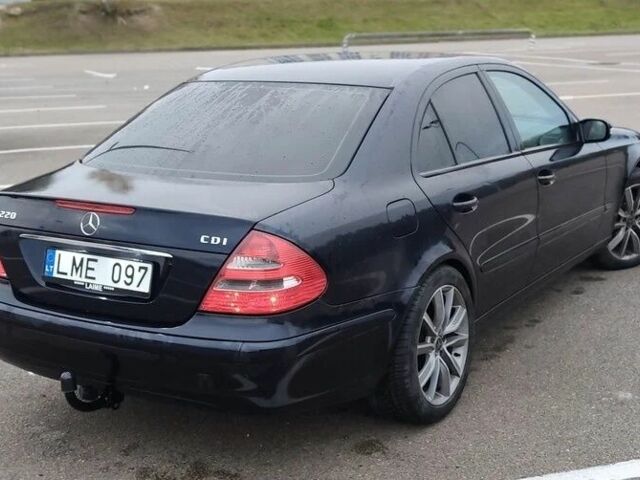 Синий Мерседес Е-Класс, объемом двигателя 0 л и пробегом 219 тыс. км за 2600 $, фото 3 на Automoto.ua