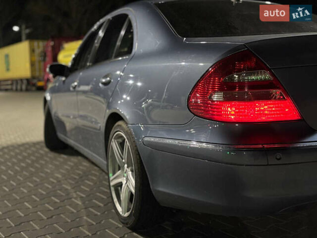 Мерседес Е-Класс 2006 в Киеве на Automoto.ua Синий Мерседес Е-Класс, объемом двигателя 2.15 л и пробегом 380 тыс. км за 10200 $, фото 1 на Automoto.ua