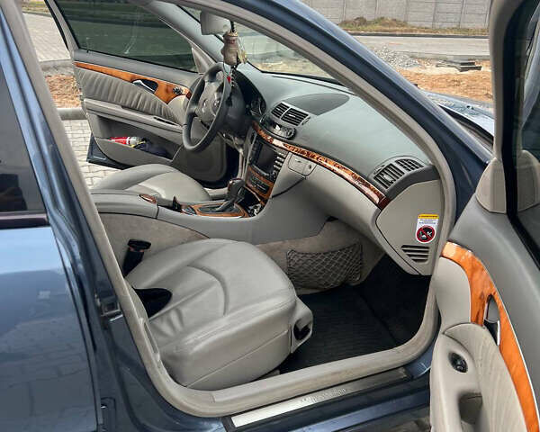 Мерседес Е-Класс 2006 в Киеве на Automoto.ua Синий Мерседес Е-Класс, объемом двигателя 2.15 л и пробегом 380 тыс. км за 10200 $, фото 10 на Automoto.ua