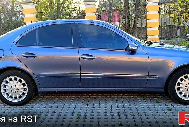 Синий Мерседес Е-Класс, объемом двигателя 1.8 л и пробегом 249 тыс. км за 7000 $, фото 4 на Automoto.ua