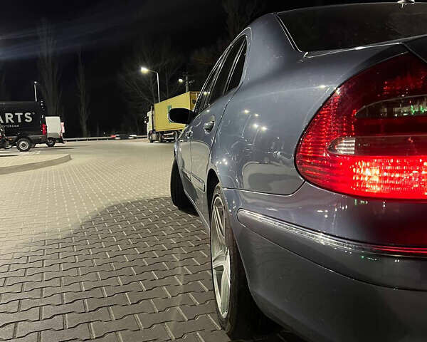 Мерседес Е-Класс 2006 в Киеве на Automoto.ua Синий Мерседес Е-Класс, объемом двигателя 2.15 л и пробегом 380 тыс. км за 10200 $, фото 6 на Automoto.ua