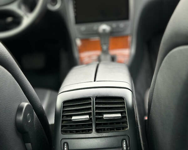 Синий Мерседес Е-Класс, объемом двигателя 2.15 л и пробегом 375 тыс. км за 10200 $, фото 22 на Automoto.ua