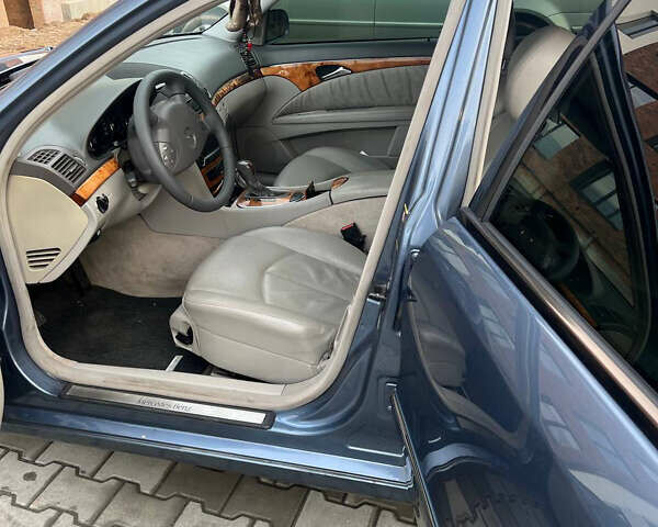 Мерседес Е-Класс 2006 в Киеве на Automoto.ua Синий Мерседес Е-Класс, объемом двигателя 2.15 л и пробегом 380 тыс. км за 10200 $, фото 13 на Automoto.ua