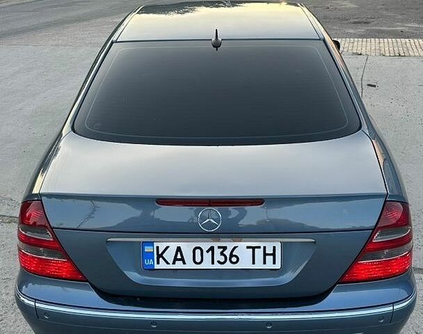 Синий Мерседес Е-Класс, объемом двигателя 2.2 л и пробегом 385 тыс. км за 8500 $, фото 11 на Automoto.ua