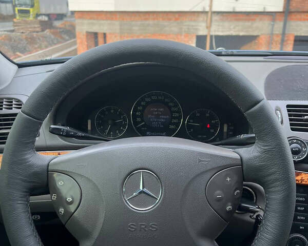 Мерседес Е-Класс 2006 в Киеве на Automoto.ua Синий Мерседес Е-Класс, объемом двигателя 2.15 л и пробегом 380 тыс. км за 10200 $, фото 9 на Automoto.ua