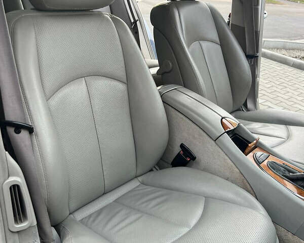 Мерседес Е-Класс 2006 в Киеве на Automoto.ua Синий Мерседес Е-Класс, объемом двигателя 2.15 л и пробегом 380 тыс. км за 10200 $, фото 12 на Automoto.ua