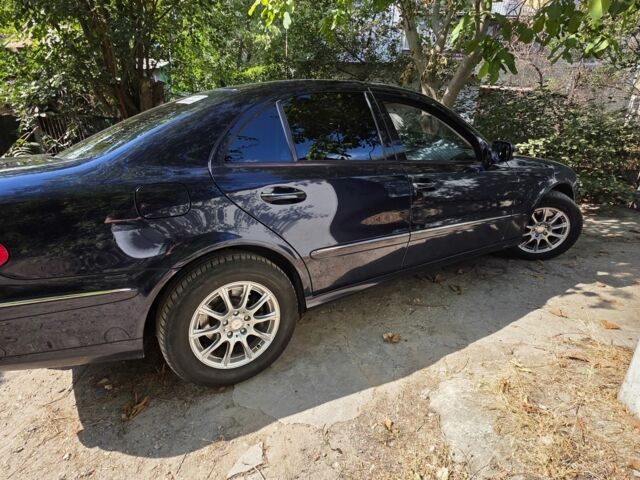 Синий Мерседес Е-Класс, объемом двигателя 3 л и пробегом 15 тыс. км за 8000 $, фото 4 на Automoto.ua