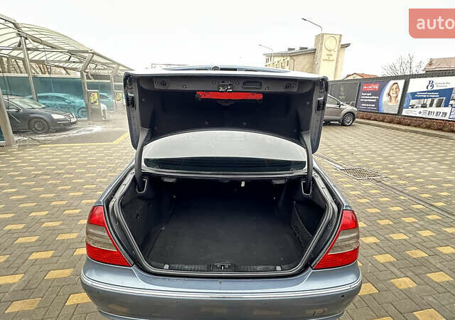 Синий Мерседес Е-Класс, объемом двигателя 2.15 л и пробегом 322 тыс. км за 8350 $, фото 4 на Automoto.ua